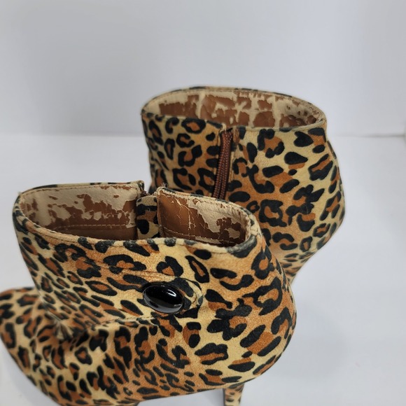 FUSION Womens Leopard Print Dressy Stiletto Button Accent Booties 7 Mobwife Y2K - Picture 11 of 11